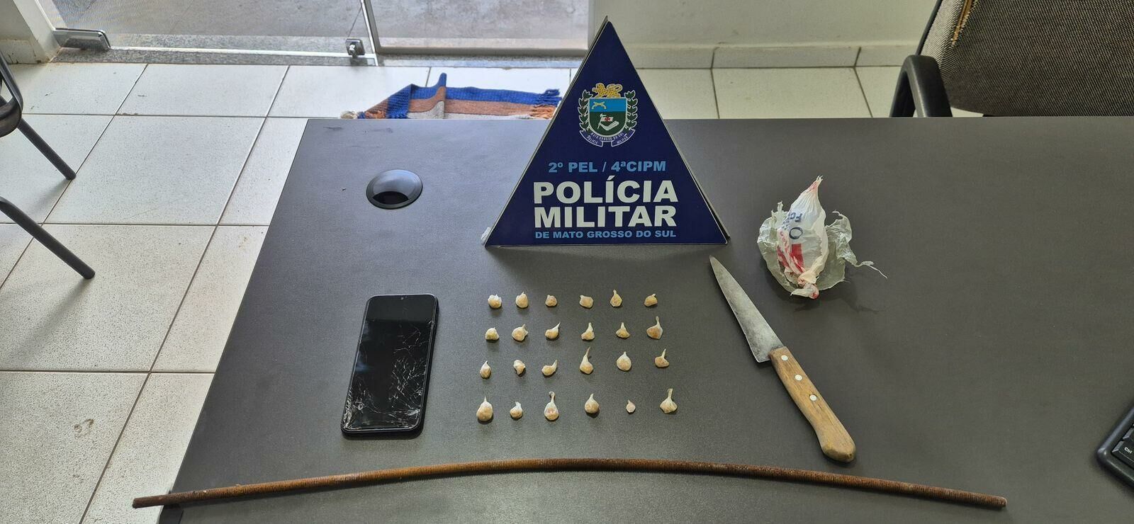 Imagem de compartilhamento para o artigo Jovem é preso por agredir irmã e traficar drogas; adolescente também é apreendido em Costa Rica da MS Todo dia